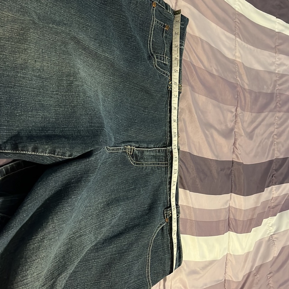🦋 Super Cute Embellished Cropped Jeans - Picture 5 of 7